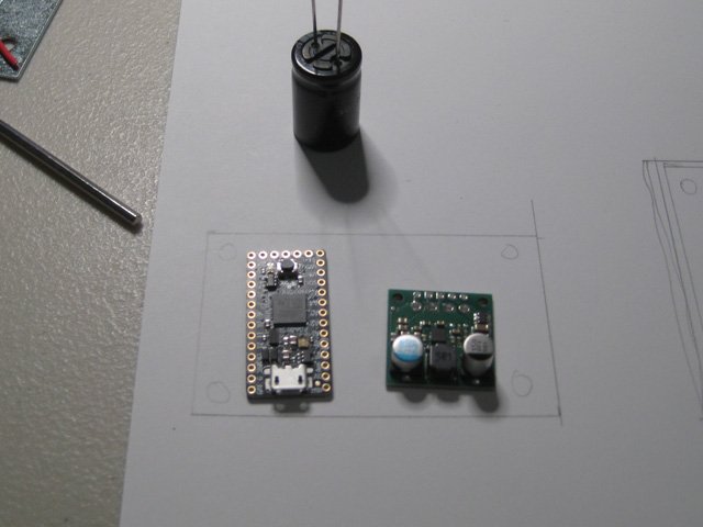 ItsyBitsy M0 Express, pololu 5 V / 3 A step-up/step-down regulator, 4700 µF capacitor for the initial test